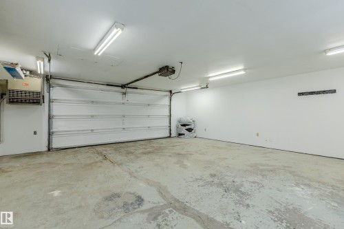 5221 51 A Avenue, Legal, AB - Indoor Photo Showing Garage