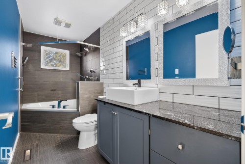 11508 35A Avenue, Edmonton, AB - Indoor Photo Showing Bathroom