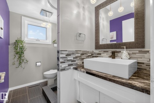 11508 35A Avenue, Edmonton, AB - Indoor Photo Showing Bathroom