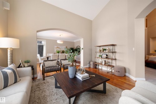 9704 Riverside Drive, Edmonton, AB - Indoor Photo Showing Living Room