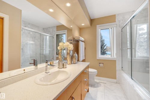 9704 Riverside Drive, Edmonton, AB - Indoor Photo Showing Bathroom