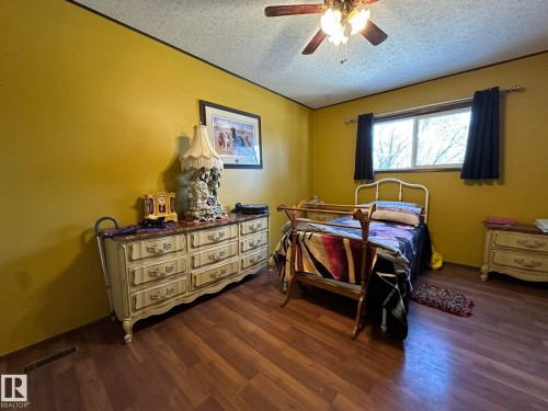 59240 Range 191 Road, Rural Smoky Lake County, AB - Indoor Photo Showing Bedroom