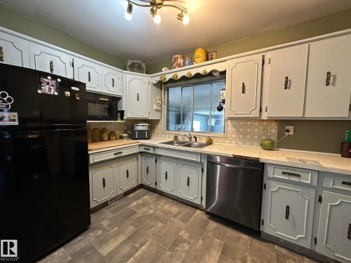 59240 Range 191 Road, Rural Smoky Lake County, AB - Indoor Photo Showing Kitchen With Double Sink