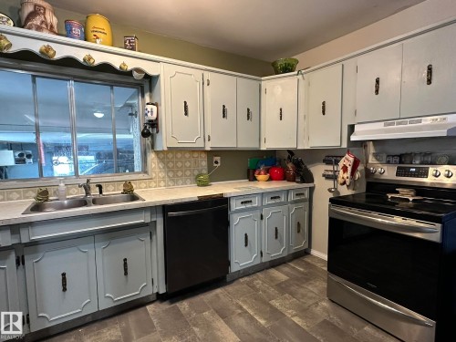 59240 Range 191 Road, Rural Smoky Lake County, AB - Indoor Photo Showing Kitchen With Double Sink