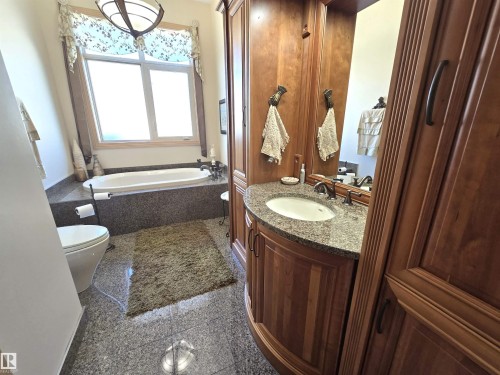 491 52328 Rge Road 233, Rural Strathcona County, AB - Indoor Photo Showing Bathroom