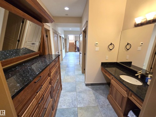 491 52328 Rge Road 233, Rural Strathcona County, AB - Indoor Photo Showing Bathroom