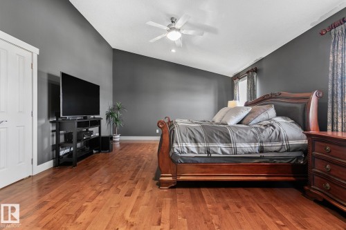 1110 Connelly Court, Edmonton, AB - Indoor Photo Showing Bedroom