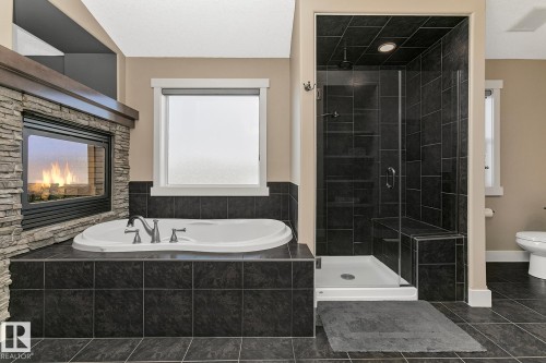 1110 Connelly Court, Edmonton, AB - Indoor Photo Showing Bathroom