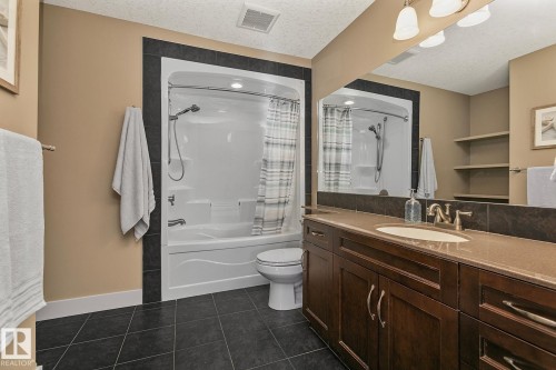 1110 Connelly Court, Edmonton, AB - Indoor Photo Showing Bathroom