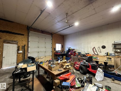 59059 Range 170, Rural Smoky Lake County, AB - Indoor Photo Showing Garage