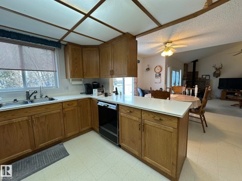 59059 Range 170, Rural Smoky Lake County, AB - Indoor Photo Showing Kitchen With Double Sink