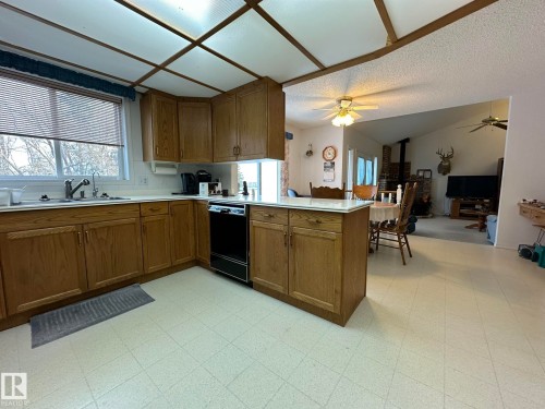 59059 Range 170, Rural Smoky Lake County, AB - Indoor Photo Showing Kitchen With Double Sink