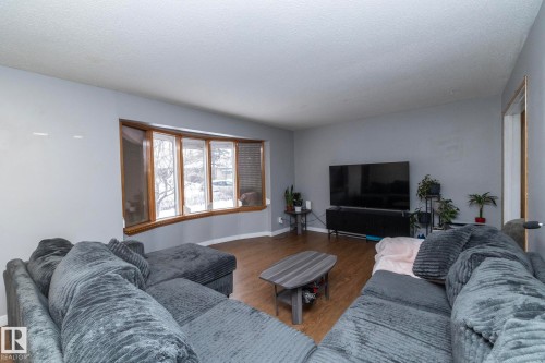 9512 Sherridon Drive, Fort Saskatchewan, AB - Indoor Photo Showing Living Room