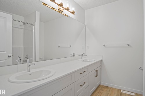 57 19904 31 Avenue, Edmonton, AB - Indoor Photo Showing Bathroom