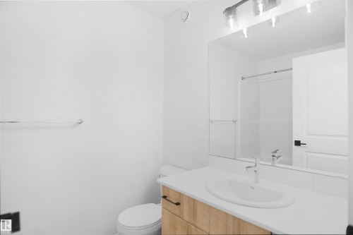 2119 210 Street, Edmonton, AB - Indoor Photo Showing Bathroom