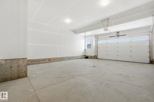 142 Edgewater Circle, Leduc, AB - Indoor Photo Showing Garage