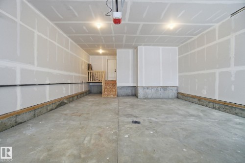 142 Edgewater Circle, Leduc, AB - Indoor Photo Showing Garage