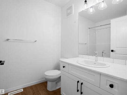 2 18640 18 Avenue, Edmonton, AB - Indoor Photo Showing Bathroom