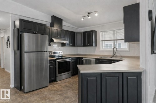 1011 Aspen Drive E, Leduc, AB - Indoor Photo Showing Kitchen With Double Sink With Upgraded Kitchen