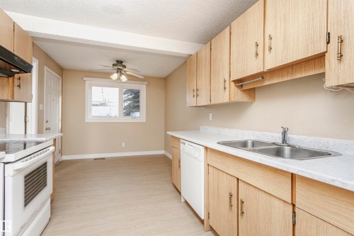 21 11111 26 Avenue, Edmonton, AB - Indoor Photo Showing Kitchen With Double Sink