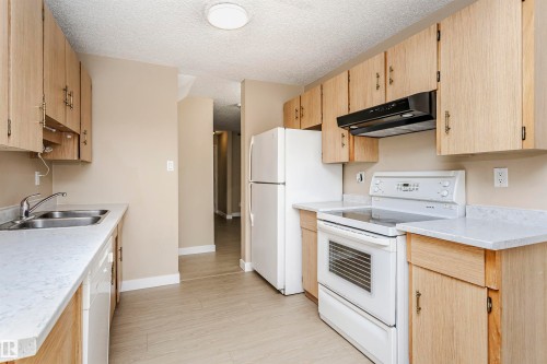 21 11111 26 Avenue, Edmonton, AB - Indoor Photo Showing Kitchen With Double Sink