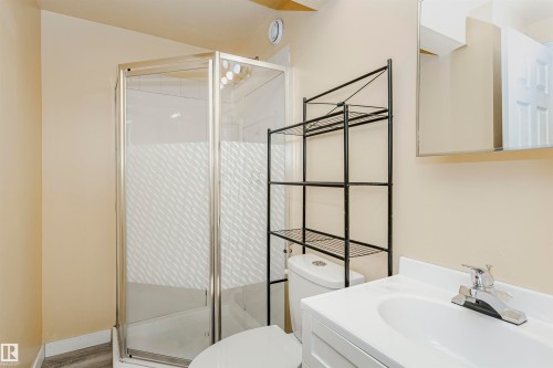 21 11111 26 Avenue, Edmonton, AB - Indoor Photo Showing Bathroom