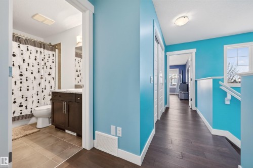 21615 84 Avenue, Edmonton, AB - Indoor Photo Showing Bathroom