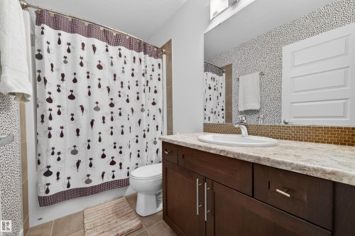 21615 84 Avenue, Edmonton, AB - Indoor Photo Showing Bathroom