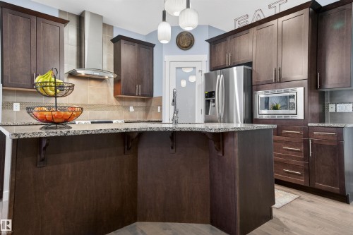 21615 84 Avenue, Edmonton, AB - Indoor Photo Showing Kitchen With Upgraded Kitchen