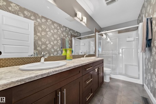 21615 84 Avenue, Edmonton, AB - Indoor Photo Showing Bathroom