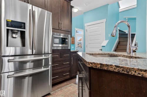 21615 84 Avenue, Edmonton, AB - Indoor Photo Showing Kitchen With Upgraded Kitchen