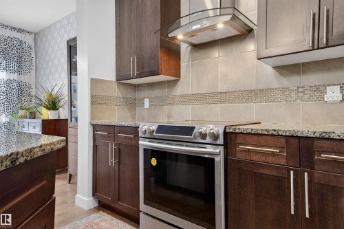 21615 84 Avenue, Edmonton, AB - Indoor Photo Showing Kitchen