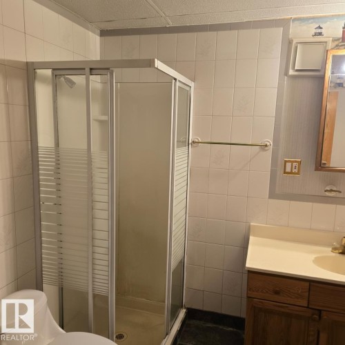 10966 158 Street, Edmonton, AB - Indoor Photo Showing Bathroom