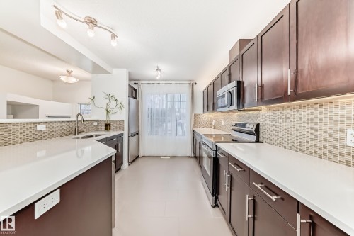 50 460 Hemingway Road, Edmonton, AB - Indoor Photo Showing Kitchen With Upgraded Kitchen