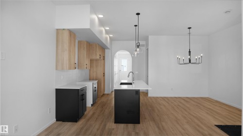20705 42 Avenue, Edmonton, AB - Indoor Photo Showing Kitchen