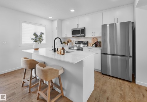 427 Aster Drive, Edmonton, AB - Indoor Photo Showing Kitchen With Upgraded Kitchen