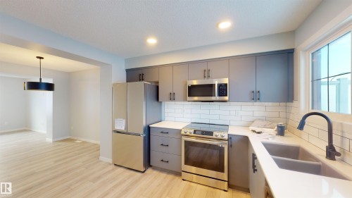 6 Elizabeth Gardens, Spruce Grove, AB - Indoor Photo Showing Kitchen With Double Sink With Upgraded Kitchen