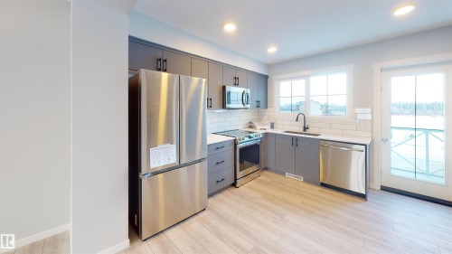 6 Elizabeth Gardens, Spruce Grove, AB - Indoor Photo Showing Kitchen With Upgraded Kitchen