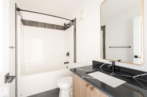 8231 Kiriak Loop, Edmonton, AB - Indoor Photo Showing Bathroom