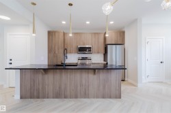 2116 CROSSBILL Lane  Edmonton, AB T6W 4V8