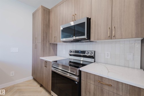 2116 Crossbill Lane, Edmonton, AB - Indoor Photo Showing Kitchen