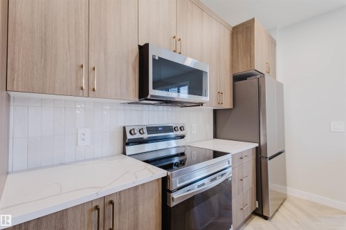 2116 Crossbill Lane, Edmonton, AB - Indoor Photo Showing Kitchen
