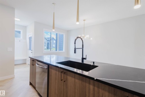 2116 Crossbill Lane, Edmonton, AB - Indoor Photo Showing Kitchen