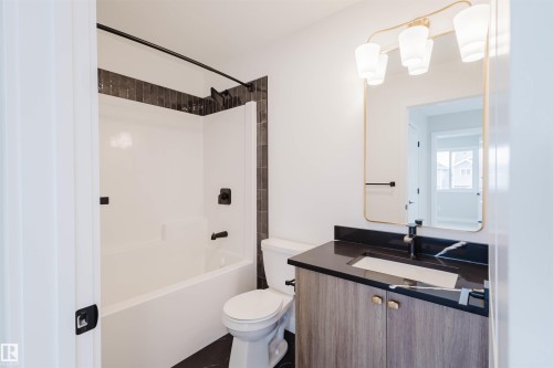2116 Crossbill Lane, Edmonton, AB - Indoor Photo Showing Bathroom