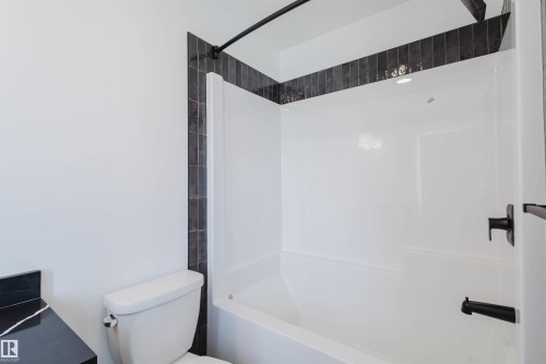 2116 Crossbill Lane, Edmonton, AB - Indoor Photo Showing Bathroom