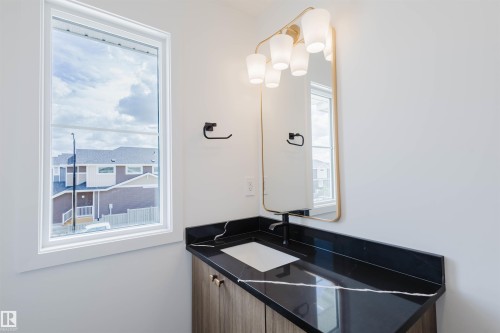 2116 Crossbill Lane, Edmonton, AB - Indoor Photo Showing Bathroom