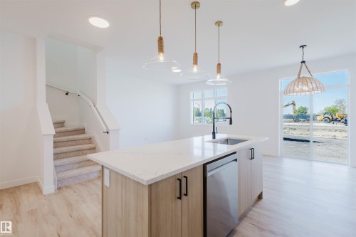 2118 Crossbill Lane, Edmonton, AB - Indoor Photo Showing Kitchen With Upgraded Kitchen