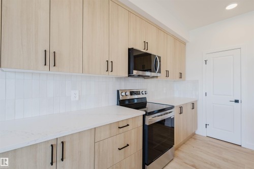 2118 Crossbill Lane, Edmonton, AB - Indoor Photo Showing Kitchen