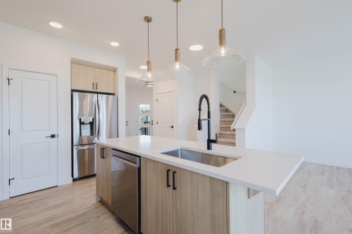 2118 Crossbill Lane, Edmonton, AB - Indoor Photo Showing Kitchen With Upgraded Kitchen