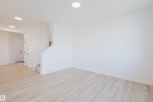 2118 Crossbill Lane, Edmonton, AB - Indoor Photo Showing Other Room